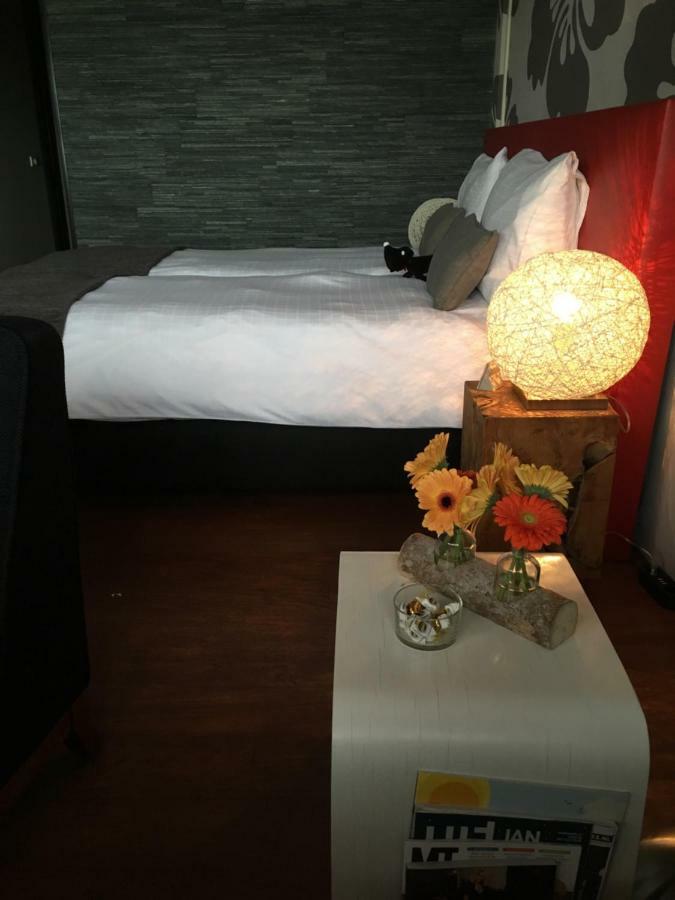 Bed & Breakfast Flowerzzz... Rotterdam Buitenkant foto